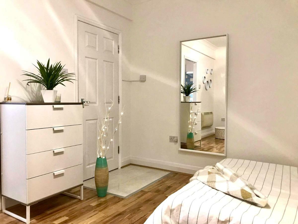 בורנמות' Modern Boutique Studio Apartment מראה חיצוני תמונה